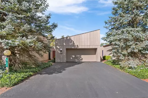 626 Ensenada Ct #5, Berea, OH 44017