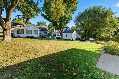 4652 Marcellus St NW, Canton, OH 44708 photo 3