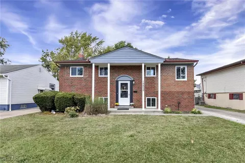 15800 Holland Rd, Brook Park, OH 44142