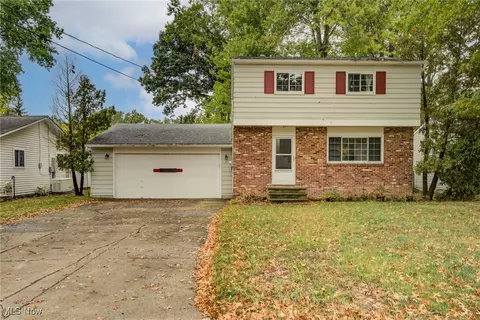 38109 Poplar Dr, Willoughby, OH 44094
