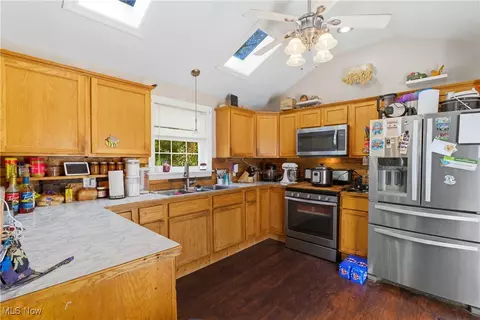153 Sheriff St, Elyria, OH 44035 photo 2