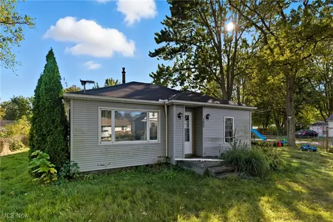 153 Sheriff St, Elyria, OH 44035