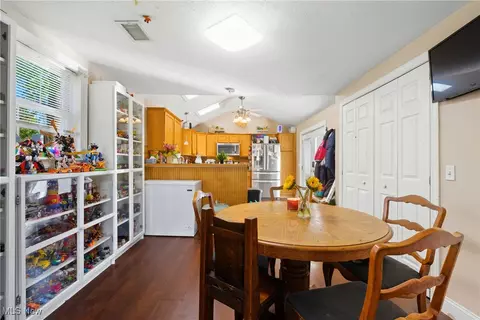 153 Sheriff St, Elyria, OH 44035 photo 5