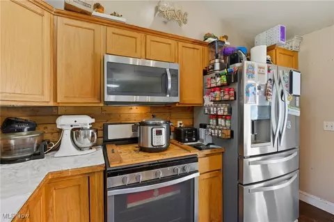 153 Sheriff St, Elyria, OH 44035 photo 3