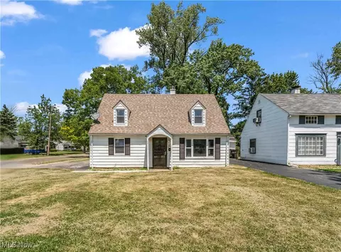 19111 Longbrook Rd, Warrensville Heights, OH 44128