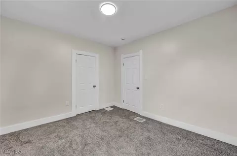 Bedroom - 121 Parkview Ct, Elyria, OH 44035 photo 9 of 12