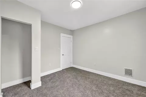 Bedroom - 121 Parkview Ct, Elyria, OH 44035 photo 4 of 12