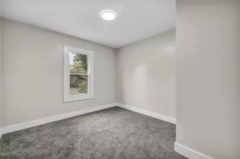 Bedroom - 121 Parkview Ct, Elyria, OH 44035 photo 5 of 12