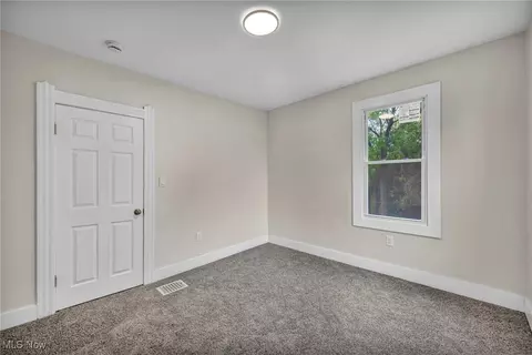 Bedroom - 121 Parkview Ct, Elyria, OH 44035 photo 10 of 12