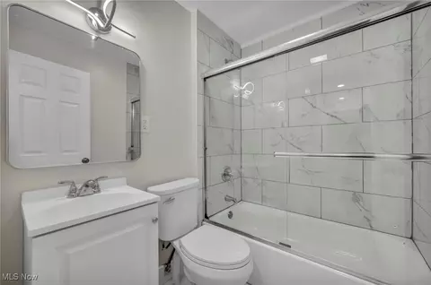 Bath - 121 Parkview Ct, Elyria, OH 44035 photo 1 of 1