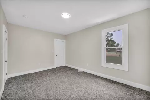 Bedroom - 121 Parkview Ct, Elyria, OH 44035 photo 6 of 12