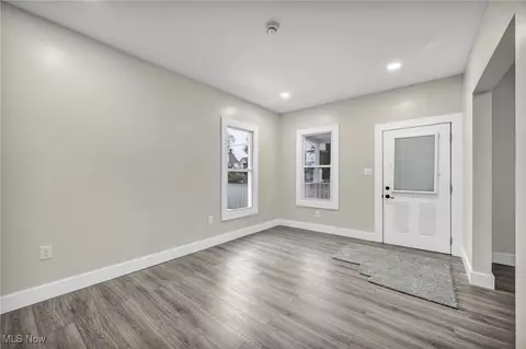 Living - 121 Parkview Ct, Elyria, OH 44035 photo 1 of 4