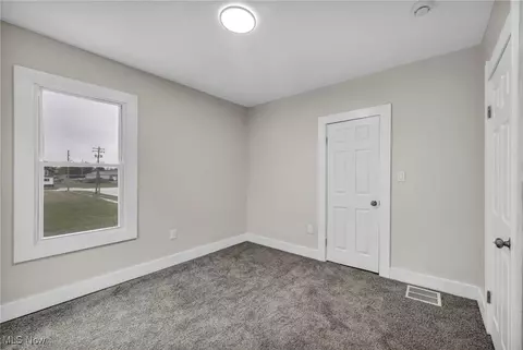 Bedroom - 121 Parkview Ct, Elyria, OH 44035 photo 8 of 12
