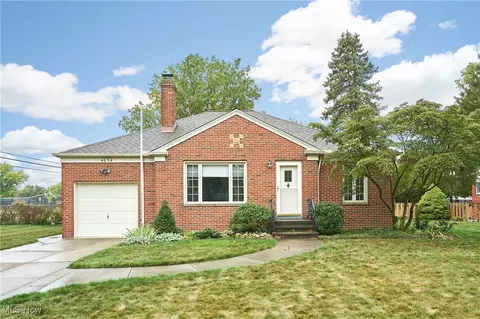 4654 W 221st St, Fairview Park, OH 44126