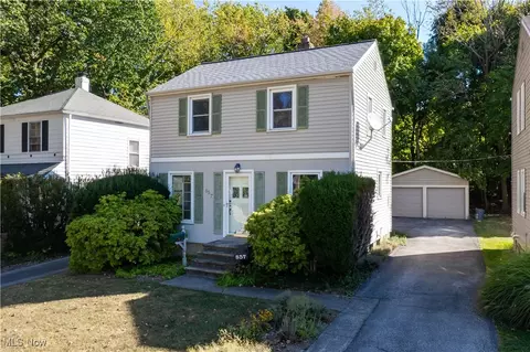 857 Quarry Dr, Cleveland Heights, OH 44121