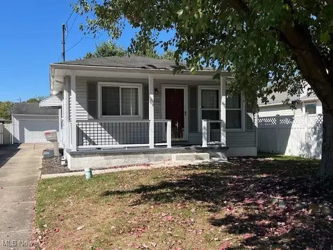 586 Ingalls Rd, Akron, OH 44312