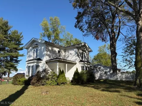 7377 Pontius St NE, Hartville, OH 44632