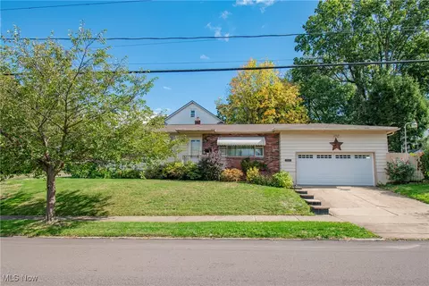 2045 9th St SW, Akron, OH 44314