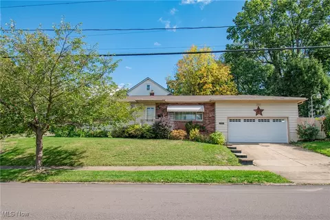 2045 9th St SW, Akron, OH 44314