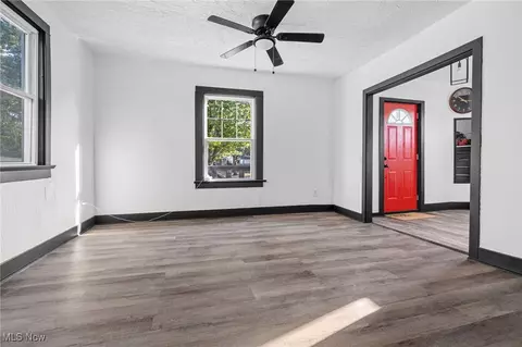 124 E Wayne St, Alliance, OH 44601 photo 8
