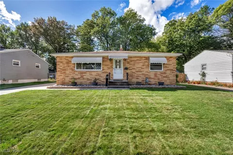 6274 Anita Dr, Parma, OH 44130