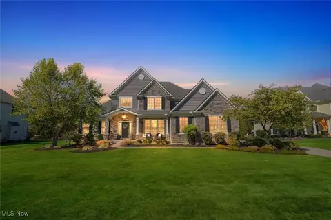 32982 Saint James Trl, Avon, OH 44011