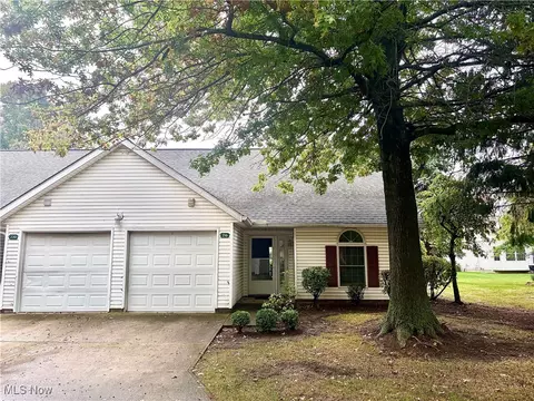 216 Harbor Ridge Ln, Fairport Harbor, OH 44077