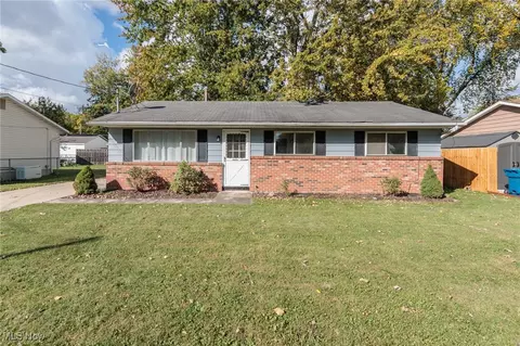 738 W Shore Blvd, Sheffield Lake, OH 44054