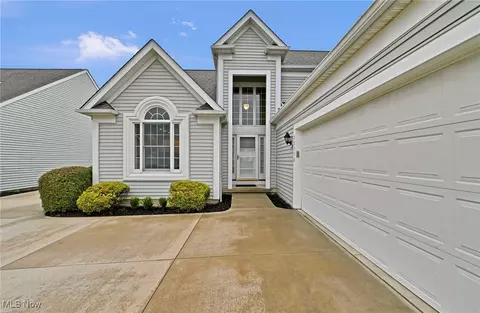 23736 Hidden Cottage Trl, Olmsted Falls, OH 44138