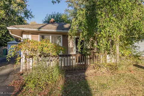 211 Plymouth Rd, Eastlake, OH 44095