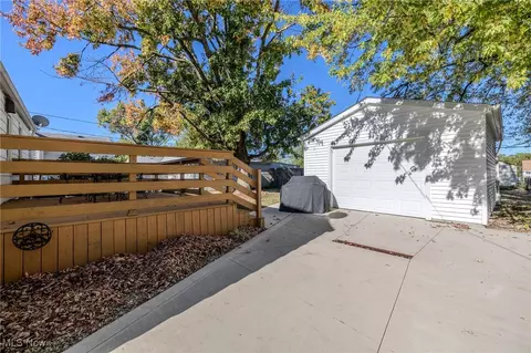 29815 Robert St, Wickliffe, OH 44092 photo 7