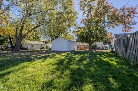 29815 Robert St, Wickliffe, OH 44092 photo 8