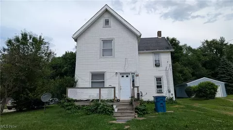 652 Young St SE, Massillon, OH 44646
