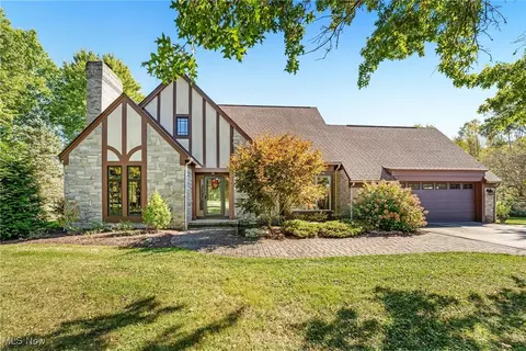 6294 Hanna Rd, Ravenna, OH 44266