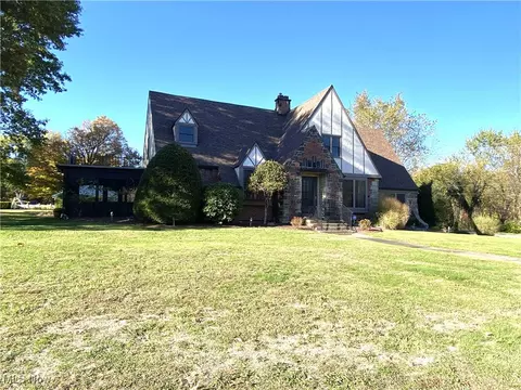 1367 N Market St, East Palestine, OH 44413
