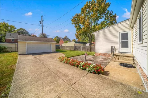Exterior - 104 E 216th St, Euclid, OH 44123 photo 3 of 11