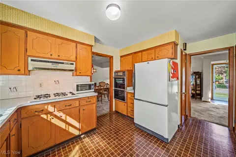 Kitchen - 104 E 216th St, Euclid, OH 44123 photo 2 of 3
