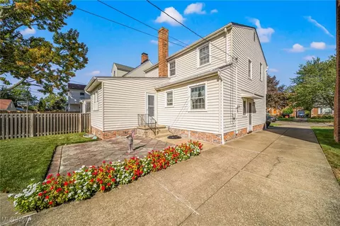 Exterior - 104 E 216th St, Euclid, OH 44123 photo 4 of 11