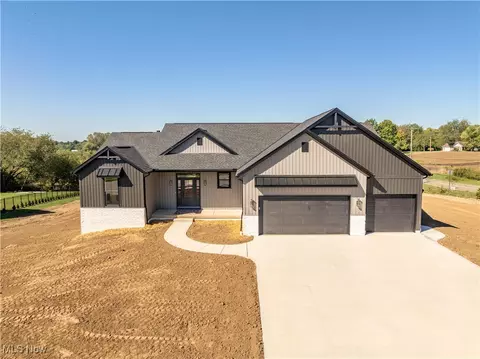 525 Gentlebrook Blvd SW, Hartville, OH 44632