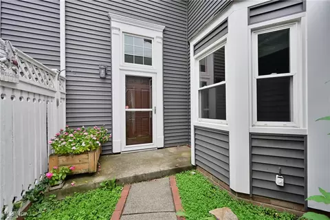 19740 Lake Rd, Rocky River, OH 44116