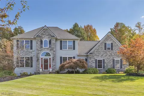8283 Hemingway Ln, Concord, OH 44060