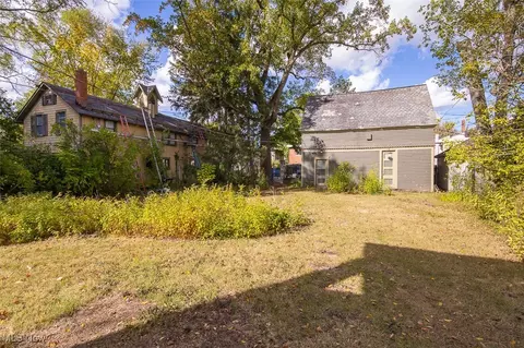 Exterior - 333 5th St, Elyria, OH 44035 photo 3 of 7