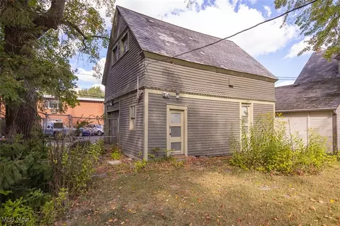 Exterior - 333 5th St, Elyria, OH 44035 photo 6 of 7