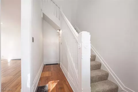 Entry Way - 333 5th St, Elyria, OH 44035 photo 2 of 3