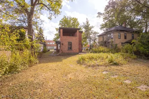 Exterior - 333 5th St, Elyria, OH 44035 photo 5 of 7