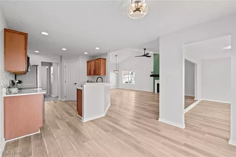Entry Way - 614 Rundle St, Lagrange, OH 44050 photo 1 of 8
