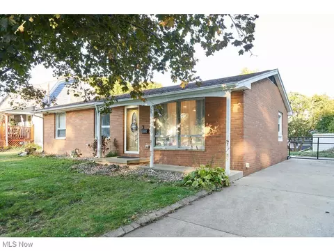 199 Elizabeth St, Mogadore, OH 44260