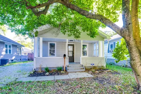 713 Virginia Ave, Akron, OH 44306