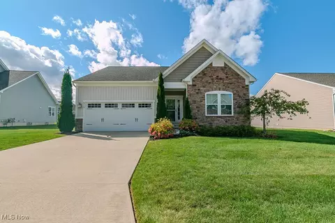 8724 Summer Wind Ln, Mentor, OH 44060