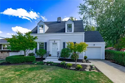 28812 Cresthaven Dr, Willowick, OH 44095